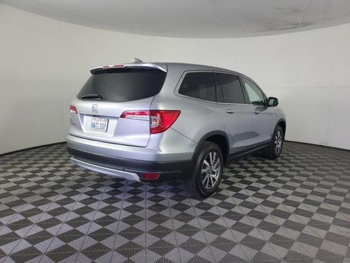 Lunar Silver Metallic 2021 Honda Pilot 2WD EX