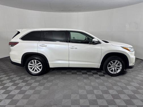 2015 Toyota Highlander LE