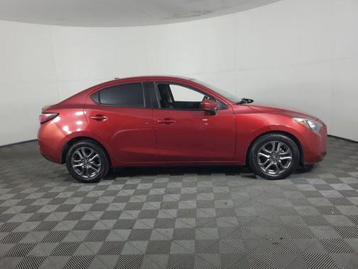 2019 Toyota Yaris Sedan LE