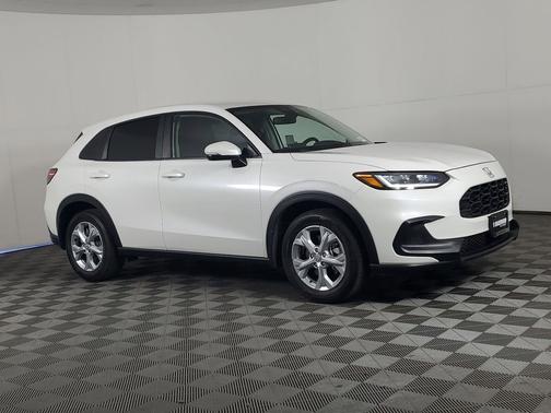 Platinum White Pearl 2024 Honda HR-V LX