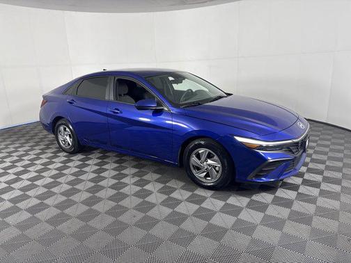 2024 Hyundai ELANTRA SE