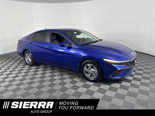 2024 Hyundai ELANTRA SE