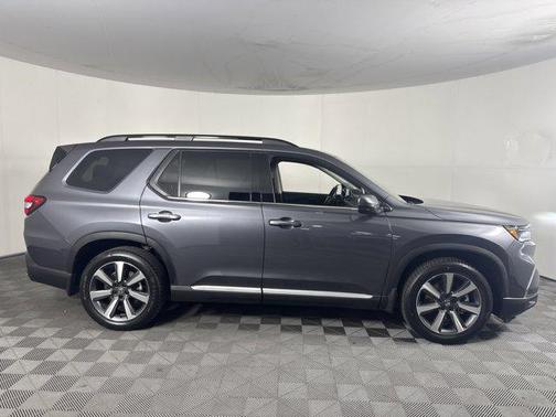 Modern Steel Metallic 2024 Honda Pilot Touring 8-Passenger