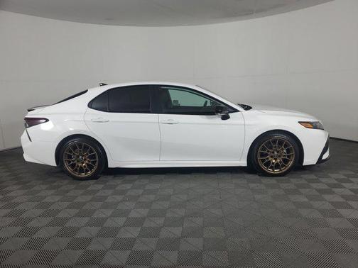 2024 Toyota Camry Hybrid SE