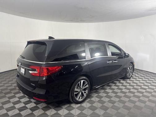 Crystal Black Pearl 2024 Honda Odyssey Touring