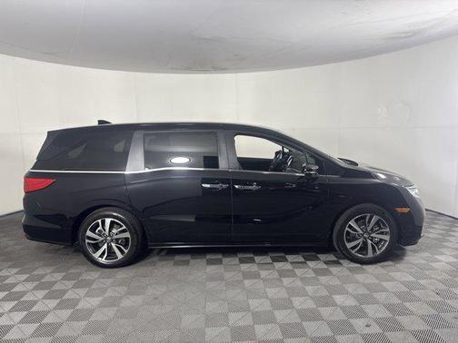 Crystal Black Pearl 2024 Honda Odyssey Touring