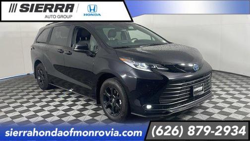 2025 Toyota Sienna Woodland Edition