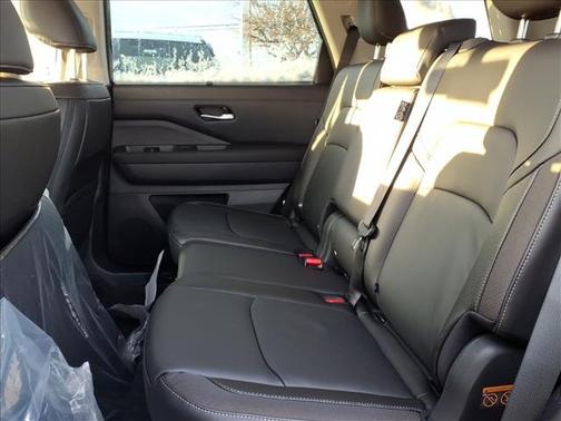 2025 Nissan Pathfinder SL 4WD