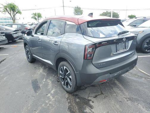 Gun Metallic/Scarlet Ember Tintcoat 2026 Nissan Kicks SV