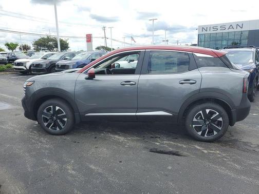Gun Metallic/Scarlet Ember Tintcoat 2026 Nissan Kicks SV