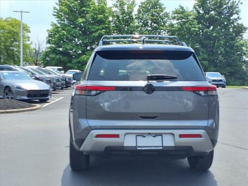 2023 Nissan Pathfinder SL 4WD