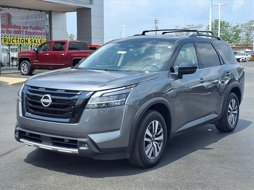 2023 Nissan Pathfinder SL 4WD