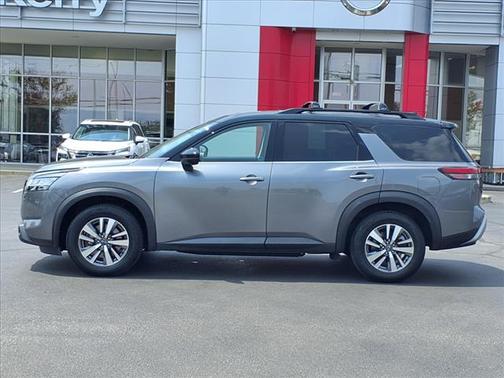 2023 Nissan Pathfinder SL 4WD