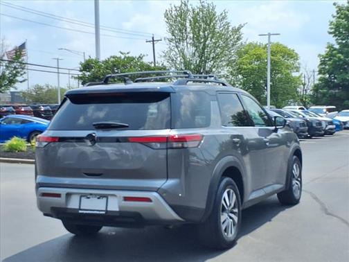 2023 Nissan Pathfinder SL 4WD