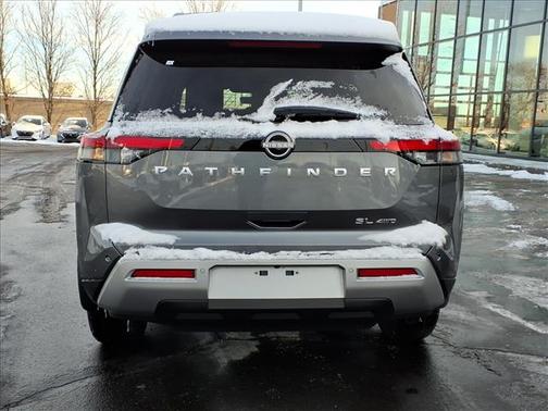 2025 Nissan Pathfinder SL 4WD