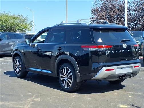 2025 Nissan Pathfinder Platinum FWD