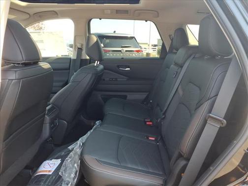 2025 Nissan Pathfinder Platinum FWD