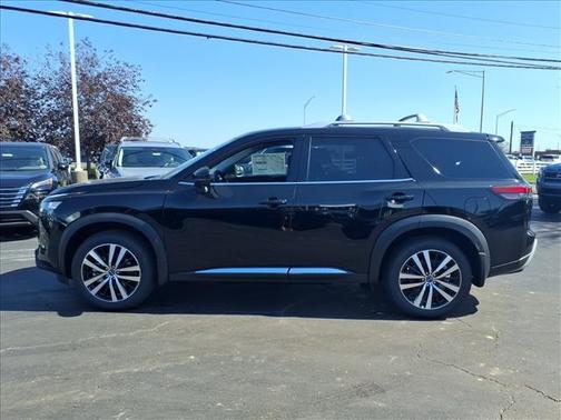 2025 Nissan Pathfinder Platinum FWD