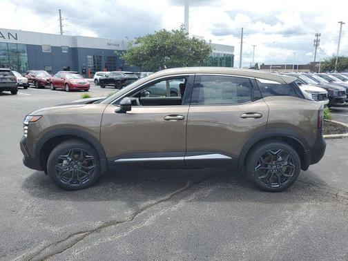 Canyon Bronze Metallic 2026 Nissan Kicks SR