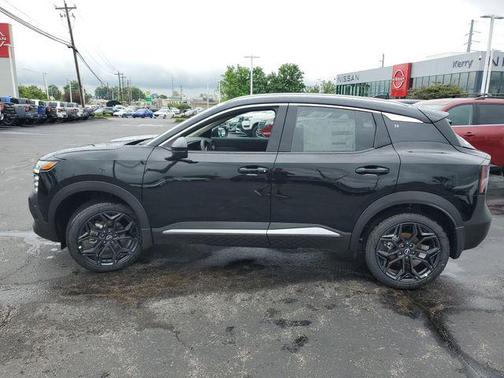 Super Black 2026 Nissan Kicks SR