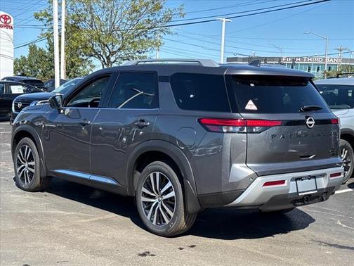 2025 Nissan Pathfinder Platinum 4WD