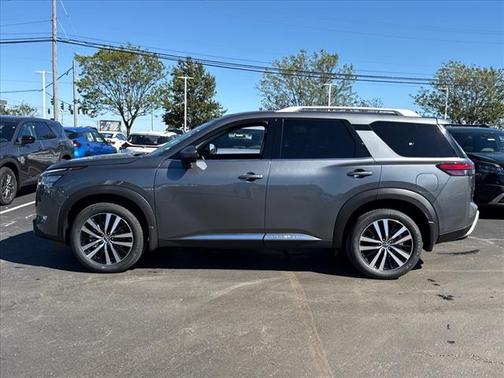 2025 Nissan Pathfinder Platinum 4WD