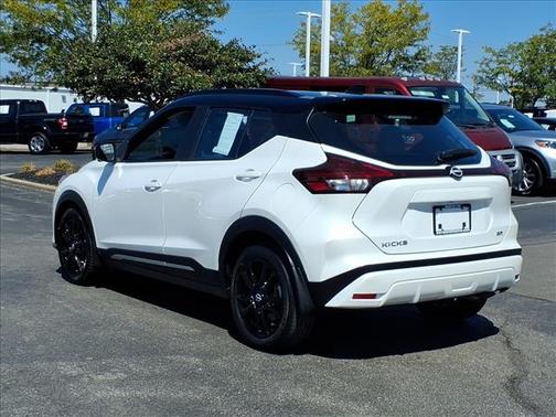 2022 Nissan Kicks SR