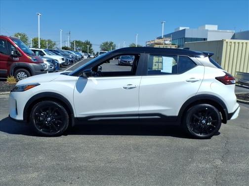 2022 Nissan Kicks SR