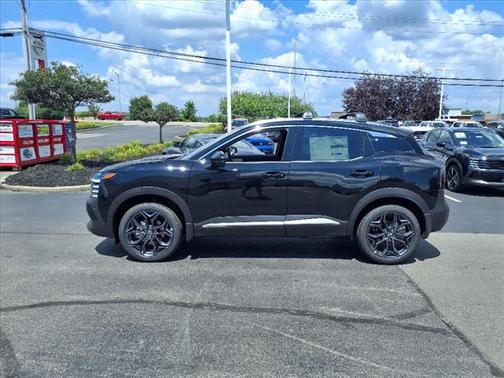 2025 Nissan Kicks SR