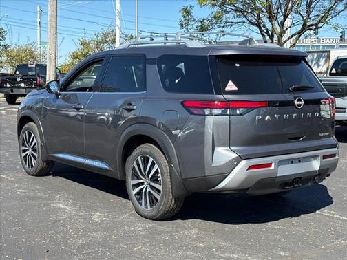 2025 Nissan Pathfinder Platinum FWD