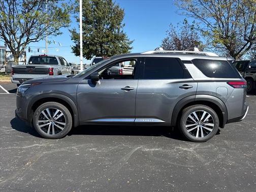 2025 Nissan Pathfinder Platinum FWD