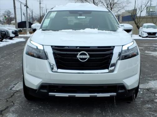 2025 Nissan Pathfinder SL 4WD