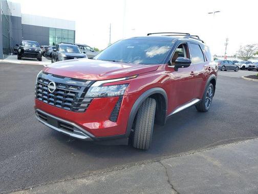Scarlet Ember Tintcoat/Super Black 2026 Nissan Pathfinder Platinum