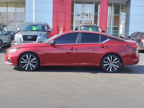 2021 Nissan Altima SR FWD