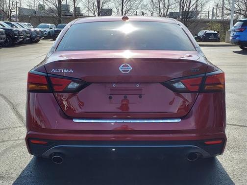 2021 Nissan Altima SR FWD