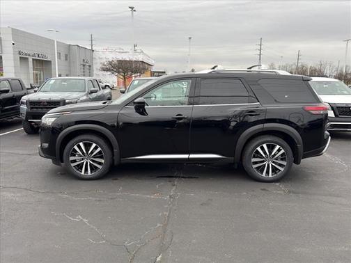 2025 Nissan Pathfinder Platinum 4WD