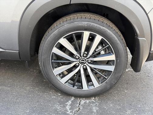 2025 Nissan Pathfinder Platinum 4WD
