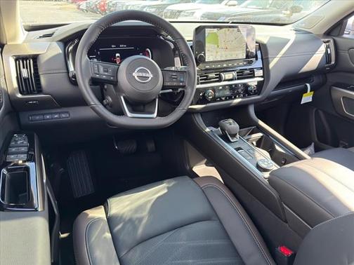 2025 Nissan Pathfinder Platinum 4WD