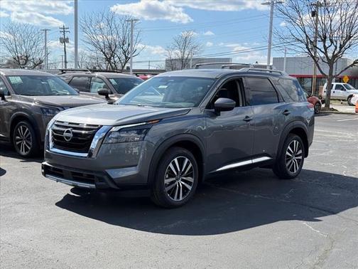 2025 Nissan Pathfinder Platinum 4WD