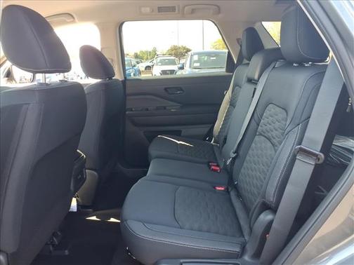 2025 Nissan Pathfinder S 4WD