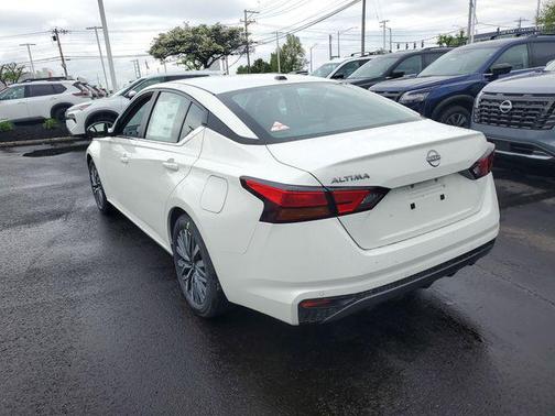 Glacier White 2026 Nissan Altima 2.5 SV