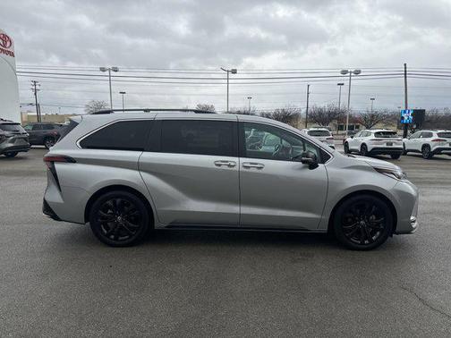 2023 Toyota Sienna XSE 7 Passenger