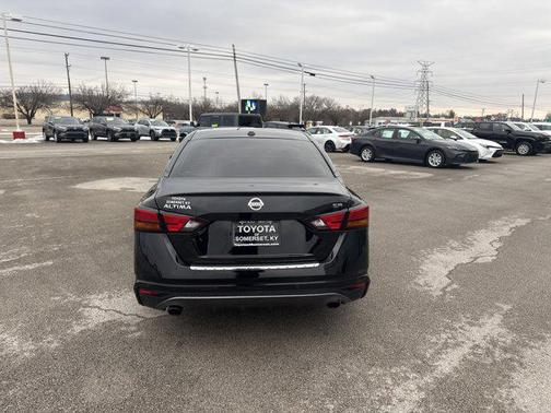 2021 Nissan Altima SR FWD