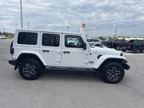 Bright White Clearcoat 2025 Jeep Wrangler 4-Door Sahara 4x4