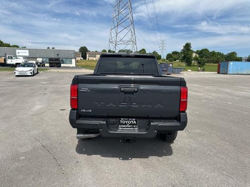 01l7 2026 Toyota Tacoma SR