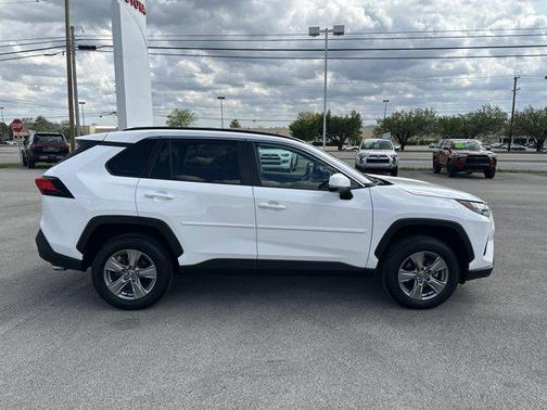 Ice Cap 2024 Toyota RAV4 XLE