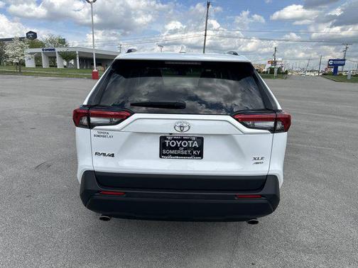 Ice Cap 2024 Toyota RAV4 XLE