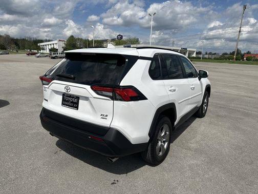 Ice Cap 2024 Toyota RAV4 XLE