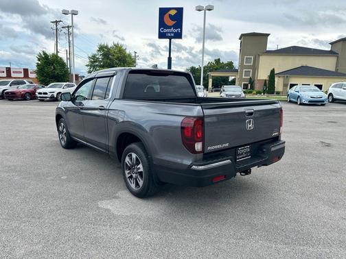 Modern Steel Metallic 2018 Honda Ridgeline RTL