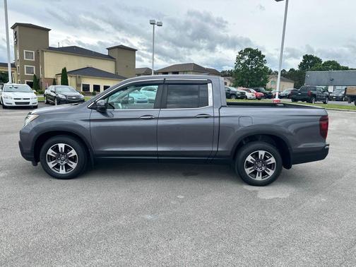 Modern Steel Metallic 2018 Honda Ridgeline RTL